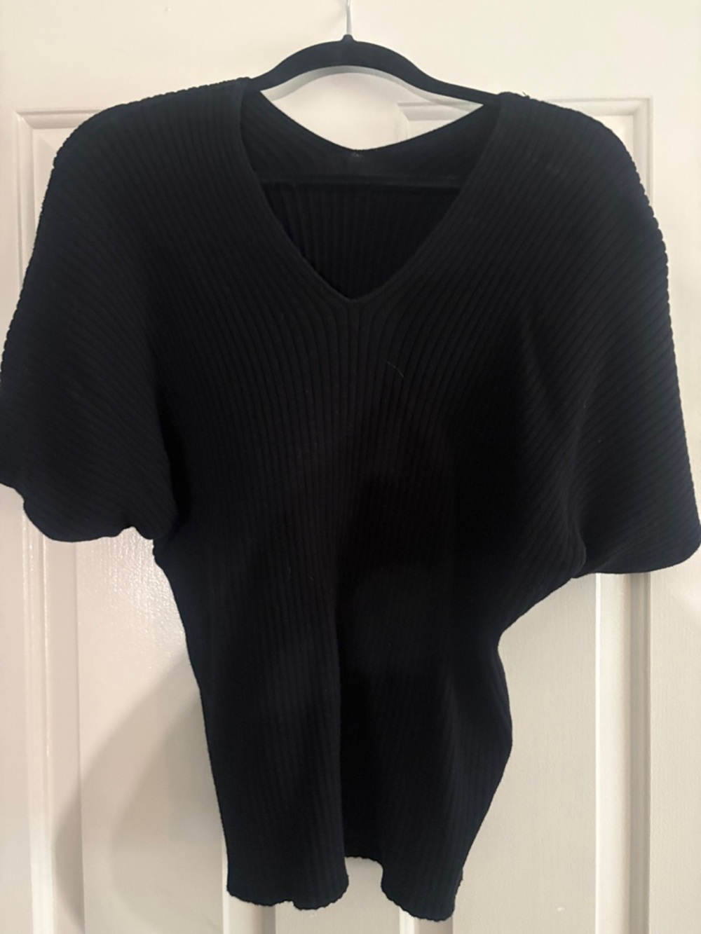 Uniqlo Black Ribbed V-Neck Sweater Top